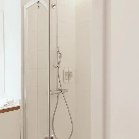 The Babel Community - Bastille Aparthotel 4*