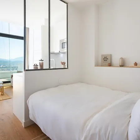 The Babel Community - Bastille Aparthotel