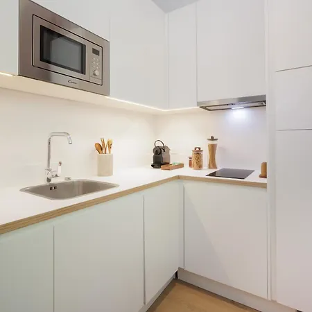 The Babel Community - Bastille Hotel apartamentowy 3*