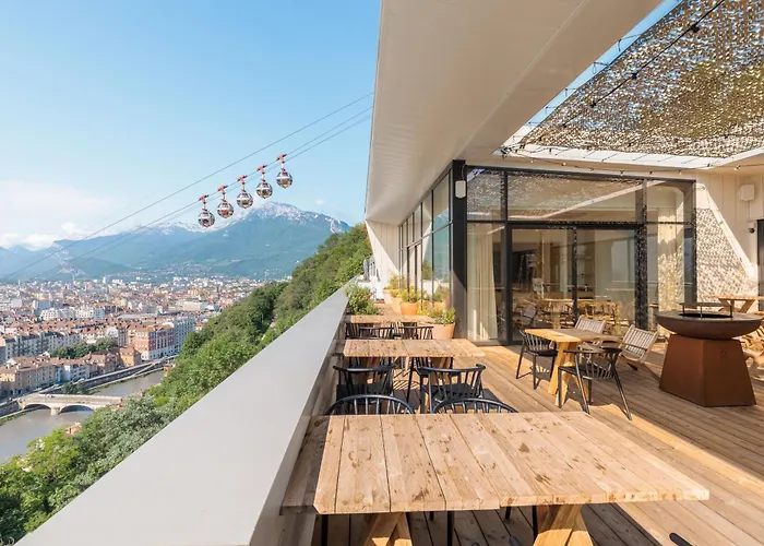 The Babel Community - Bastille 4*