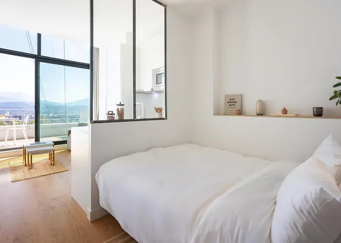 The Babel Community - Bastille Aparthotel