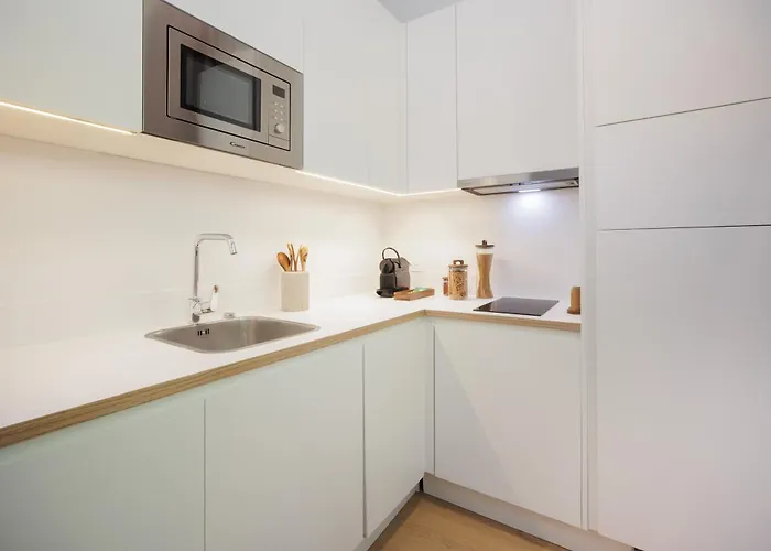 The Babel Community - Bastille Aparthotel 4*