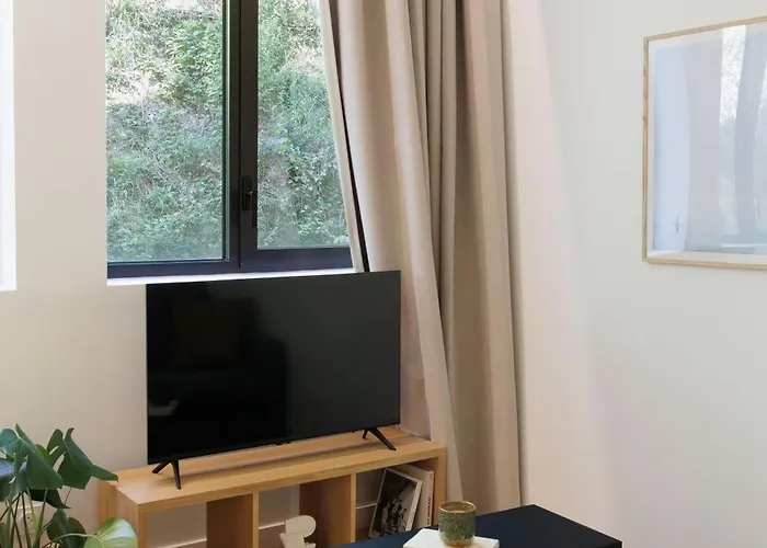 The Babel Community - Bastille Aparthotel 4*