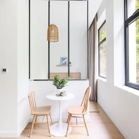 The Babel Community - Bastille Lejlighedshotel *