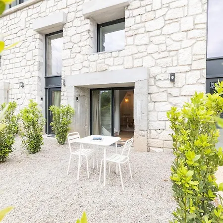 The Babel Community - Bastille Lejlighedshotel