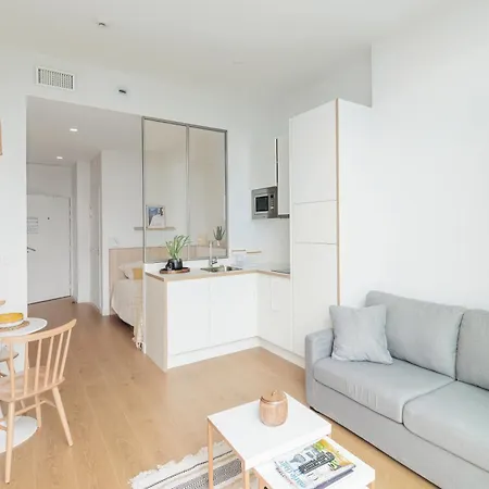 The Babel Community - Bastille Lejlighedshotel *